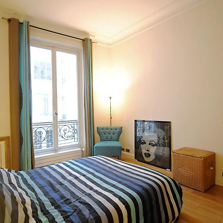 Champs Elysees Homestay - Air Conditioning パリ 部屋 写真