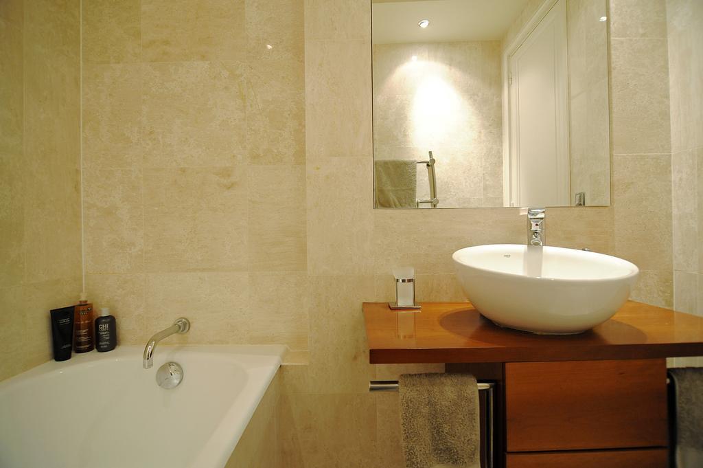 Champs Elysees Homestay - Air Conditioning パリ 部屋 写真