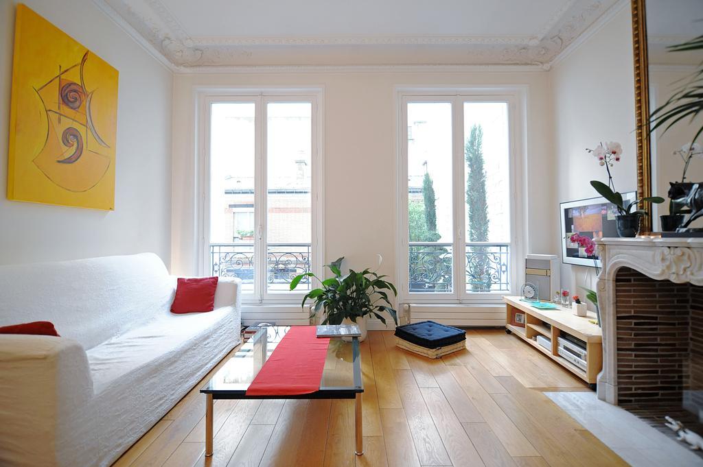 Champs Elysees Homestay - Air Conditioning パリ 部屋 写真